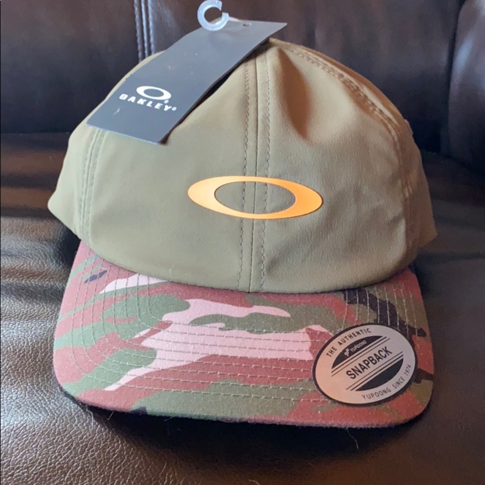 Oakley 6 Panel Camo Hat